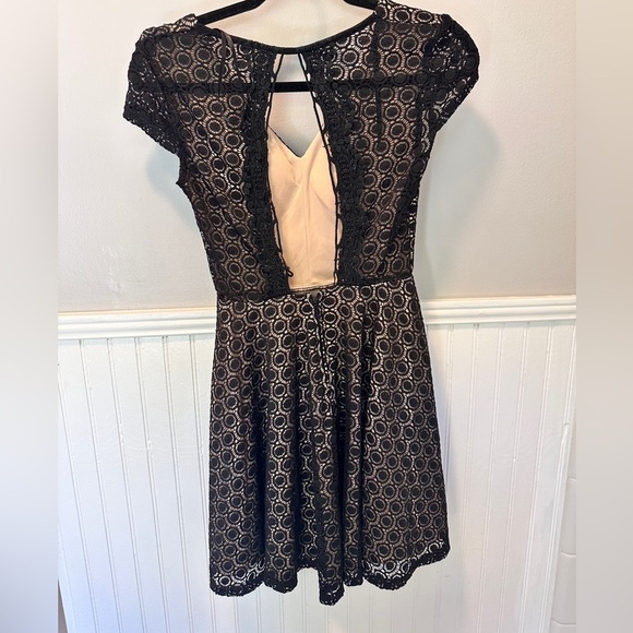 B Darling Lace Dress Size 3/4 - Picture 3 of 14